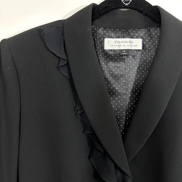 Tahari Arthur Levine Black Suit Jacket / Blazer 100% Silk Ruffle Detail Size 14 - Picture 5 of 16